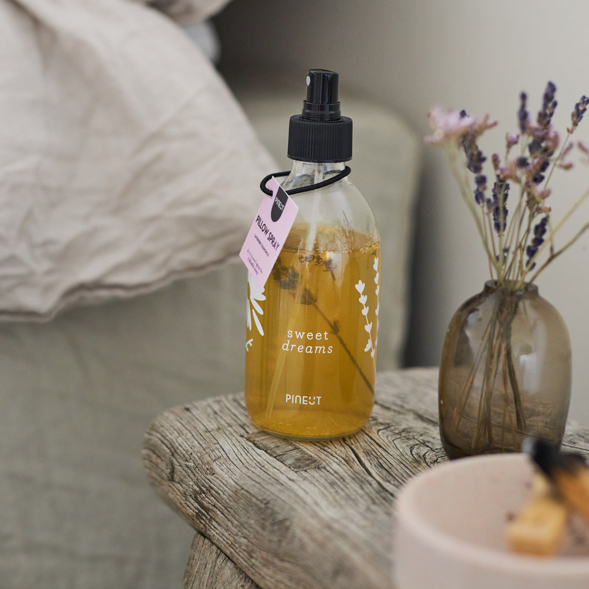 Spray pour oreiller Lavande & Camomille | Bouteille | HomeSpa | Nuit relaxante & sommeil paisible