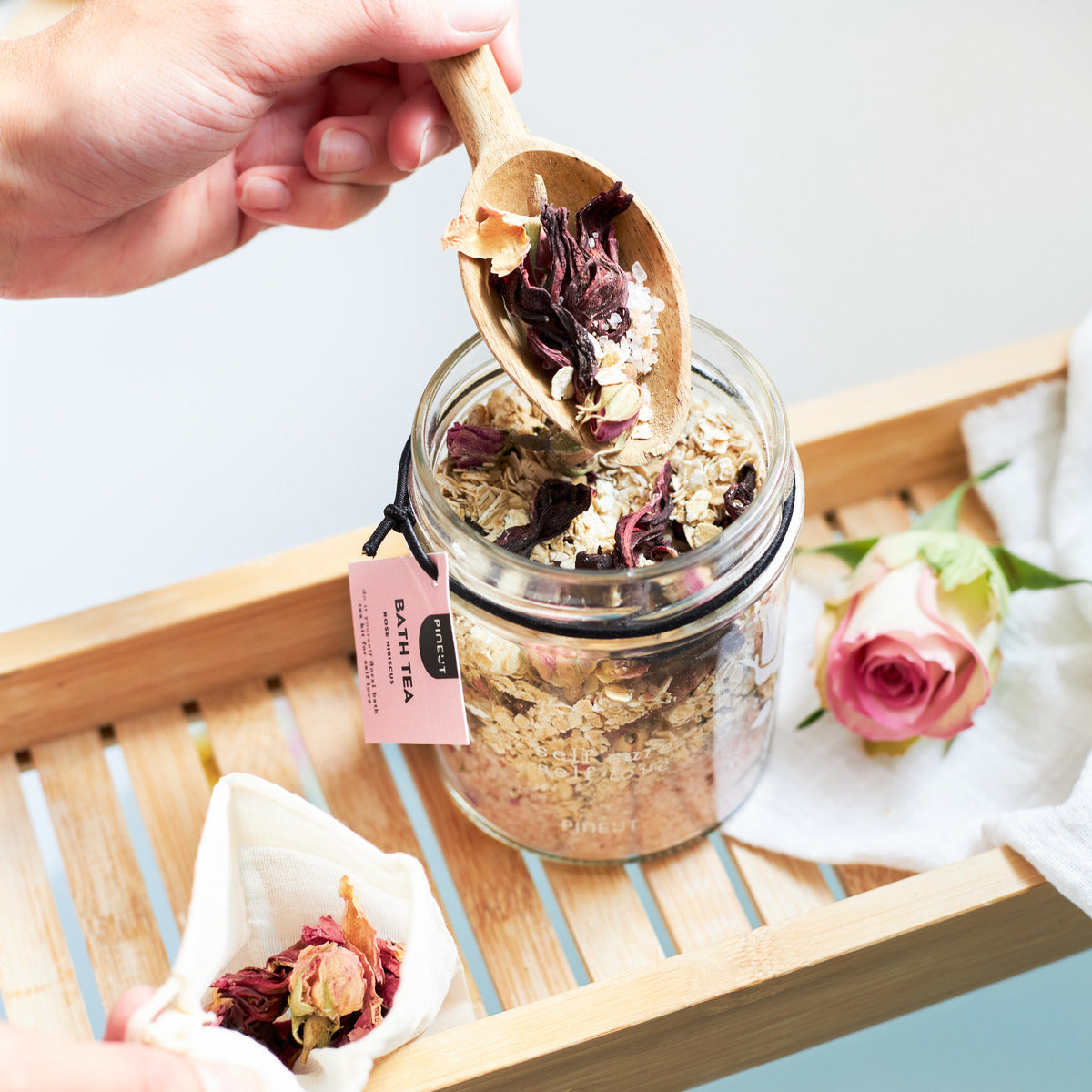 Badthee | pot | Rose & Hibiscus | Home Spa | Thuis Wellness | Doos met 8 stuks