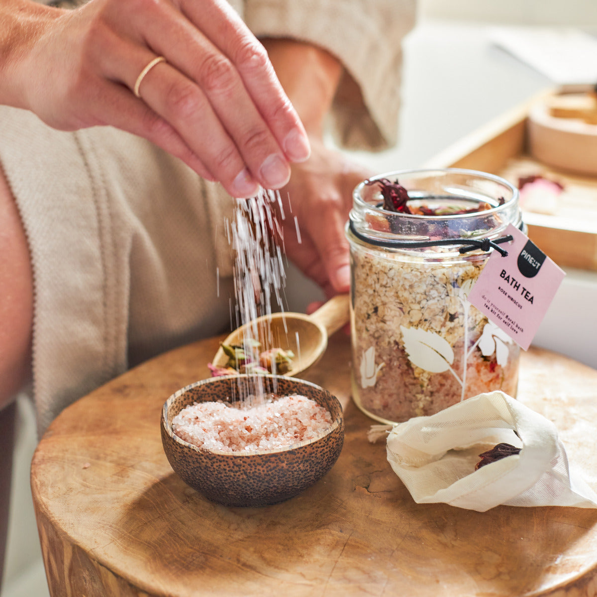 Badthee | pot | Rose & Hibiscus | Home Spa | Thuis Wellness | Doos met 8 stuks