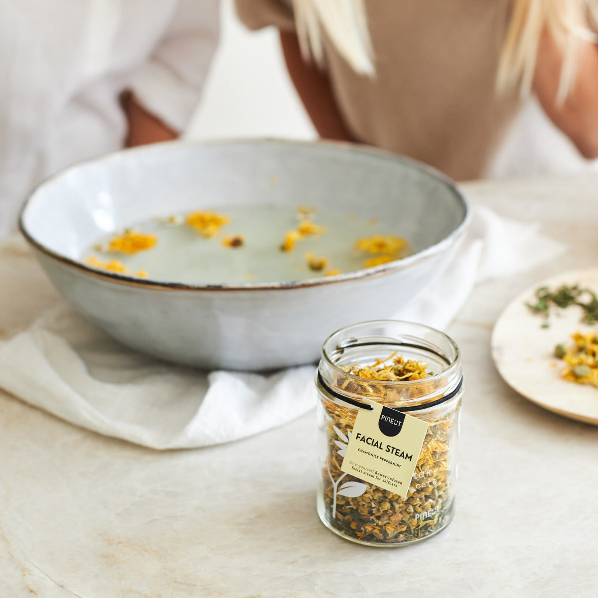 Facial Steam Rose & Hibiscus | Pot | HomeSpa | Rituel vapeur visage naturel & purifiant