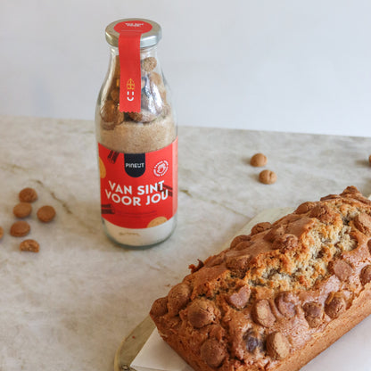 Préparation Saint Nicolas pour cake aux épices & kruidnoten | Bouteille cadeau | Recette festive facile à partager