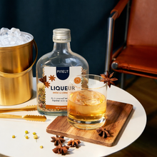 Warme DIY likeur van Pineut voor gezellige avonden en smaakvolle cocktailmomenten thuis.