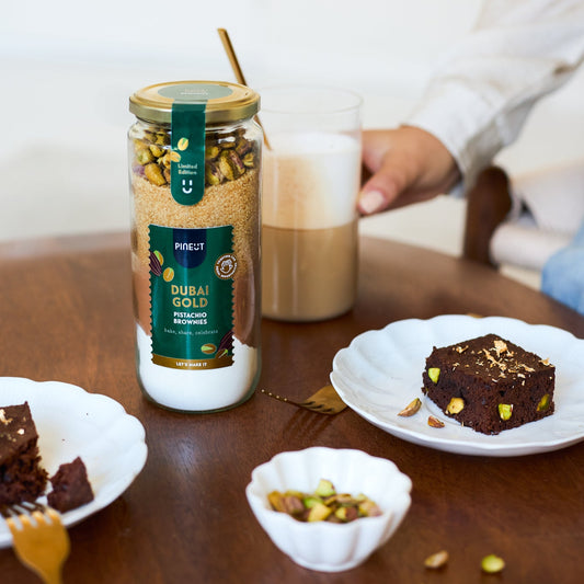 Préparation pour brownies Dubai Gold | Mix à gâteau maison | Chocolat noir, pistache & épices | Pineut