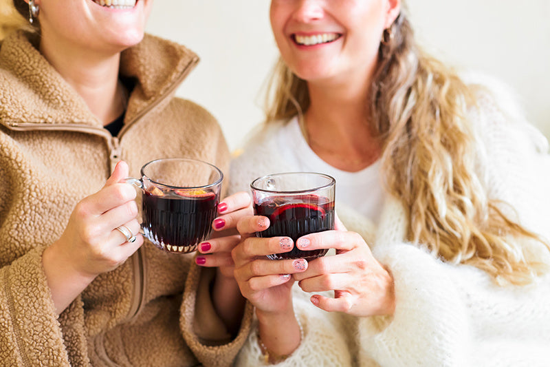 Gezellig zelfgemaakte glühwein drinken